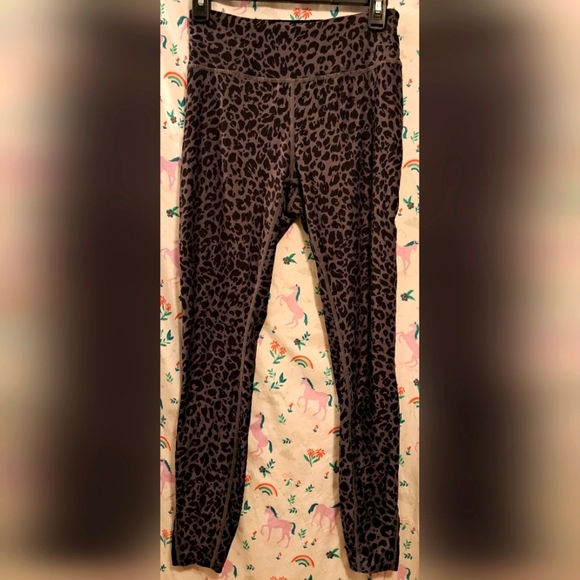Juicy Couture Grey & Black Leopard Cheetah Yoga Gym Exercise Legging Pants SZ M - Picture 1 of 3